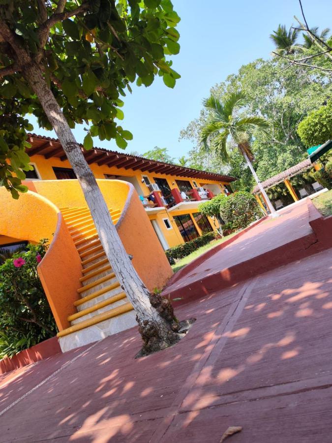 Hotel J.B. Zihuatanejo Exterior photo