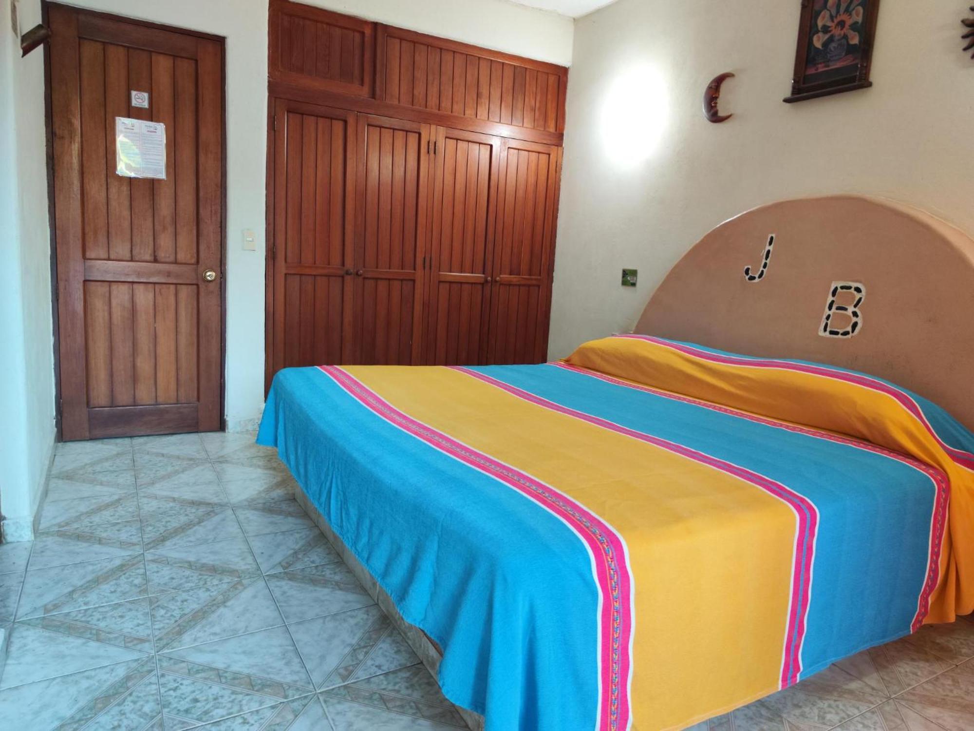 Hotel J.B. Zihuatanejo Exterior photo
