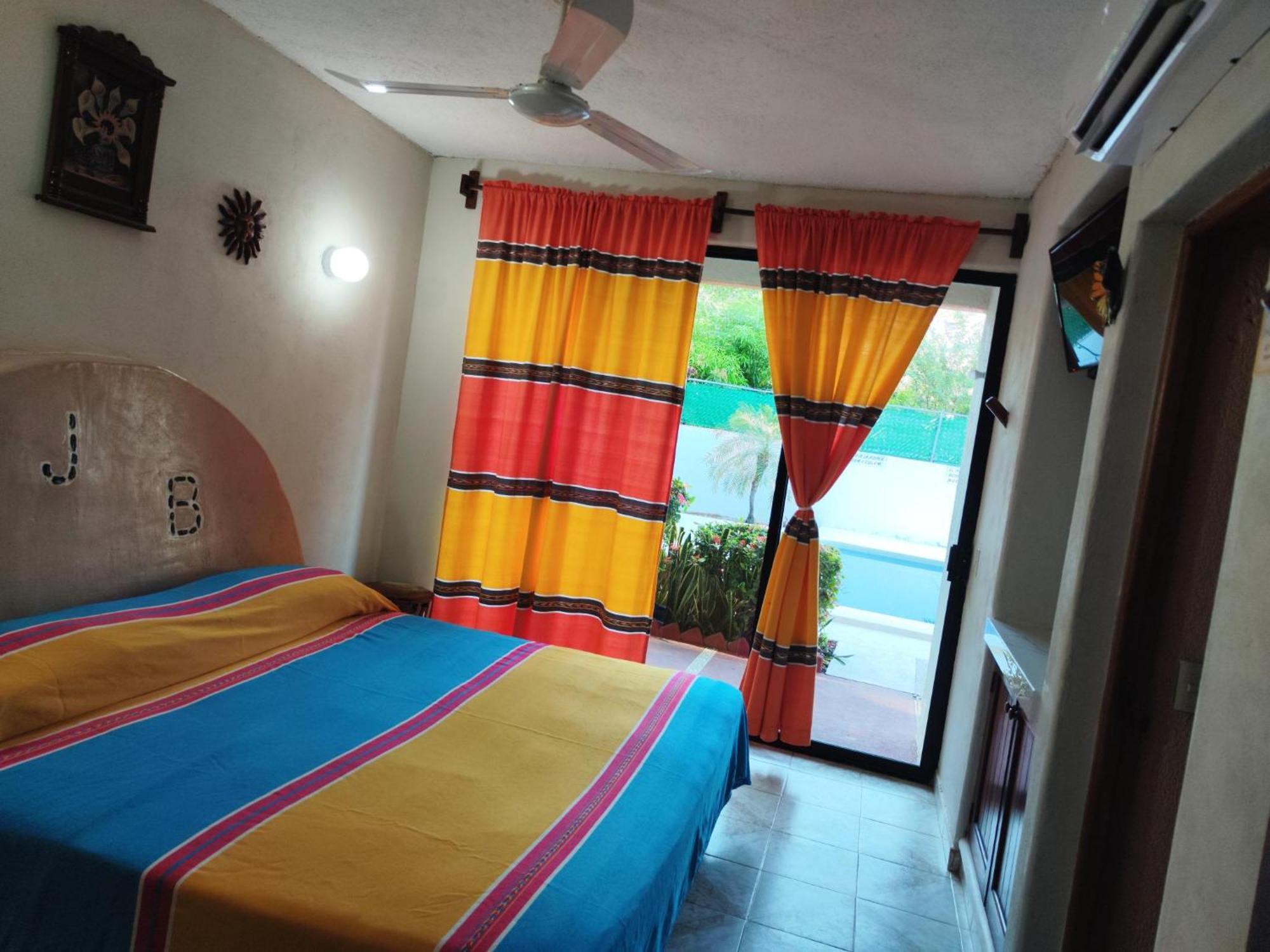 Hotel J.B. Zihuatanejo Exterior photo