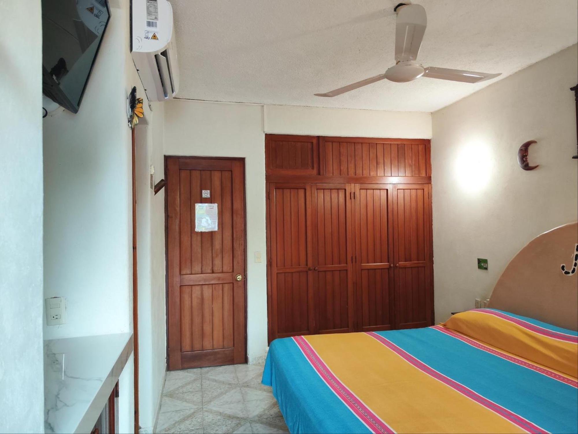Hotel J.B. Zihuatanejo Exterior photo